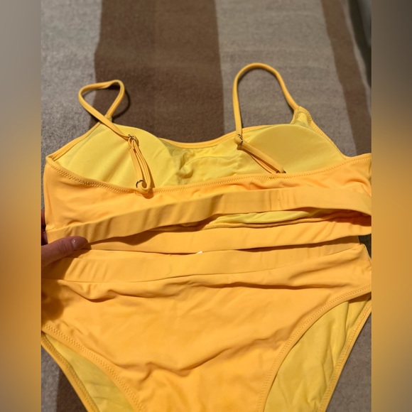 Size XL yellow high cut swimsuit - Picture 5 of 6